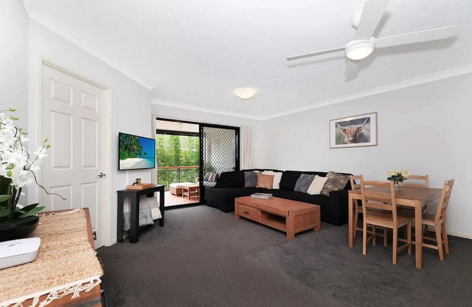 Unit With Everything At Your Fingertips * Brisbane